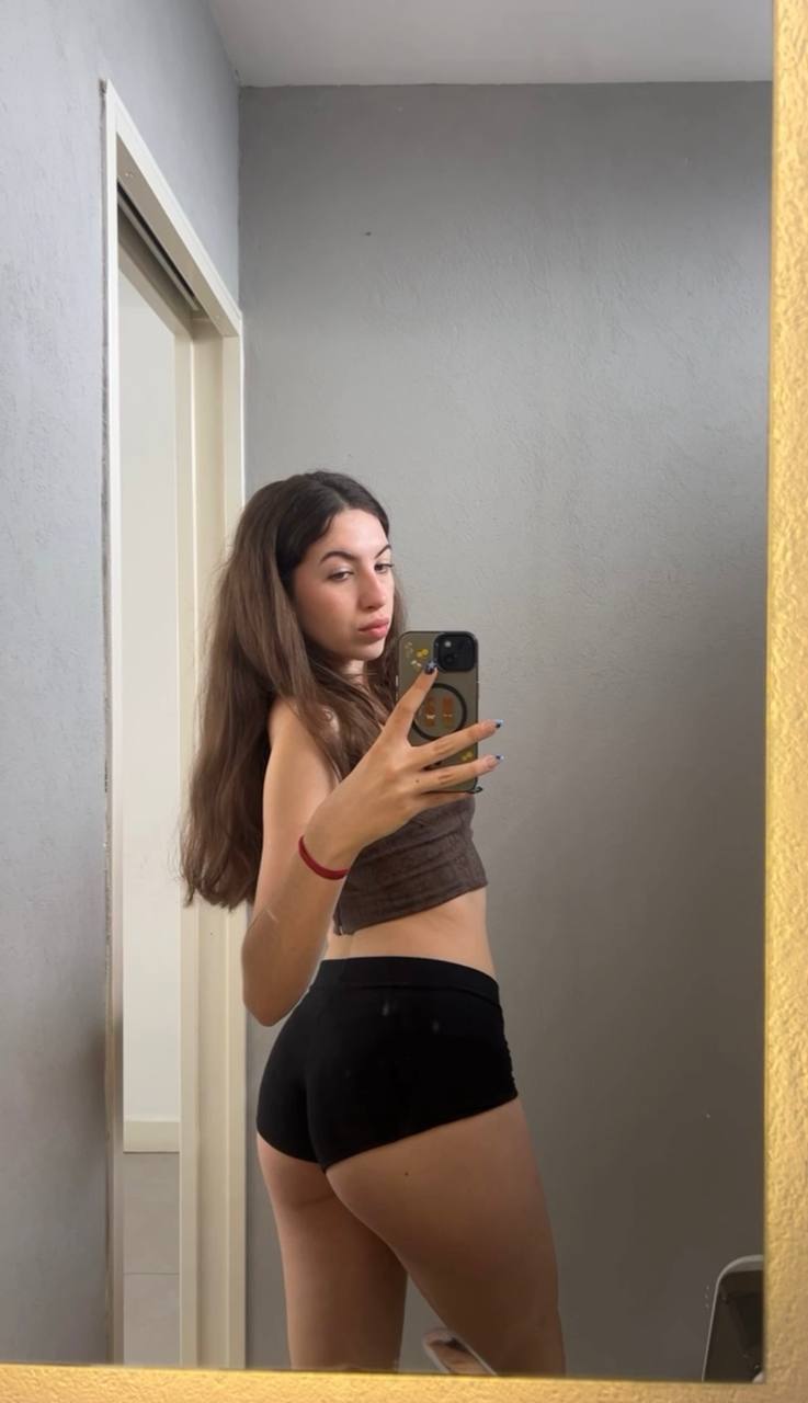 Amber in her underwear in Dusseldorf