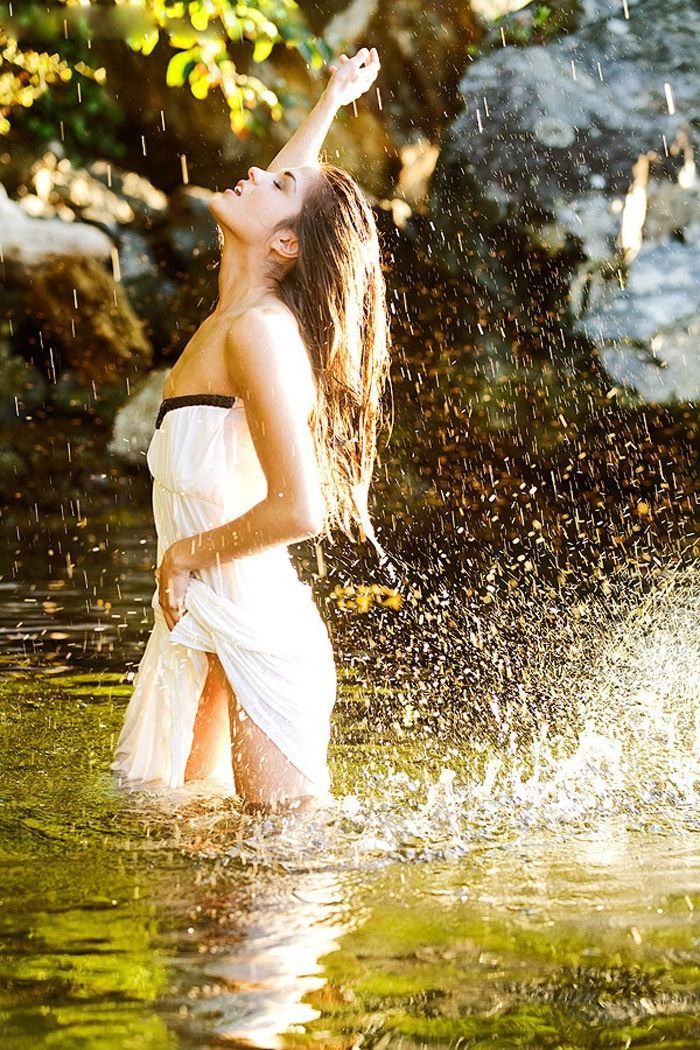 Marie Avgeropoulos in Dusseldorf