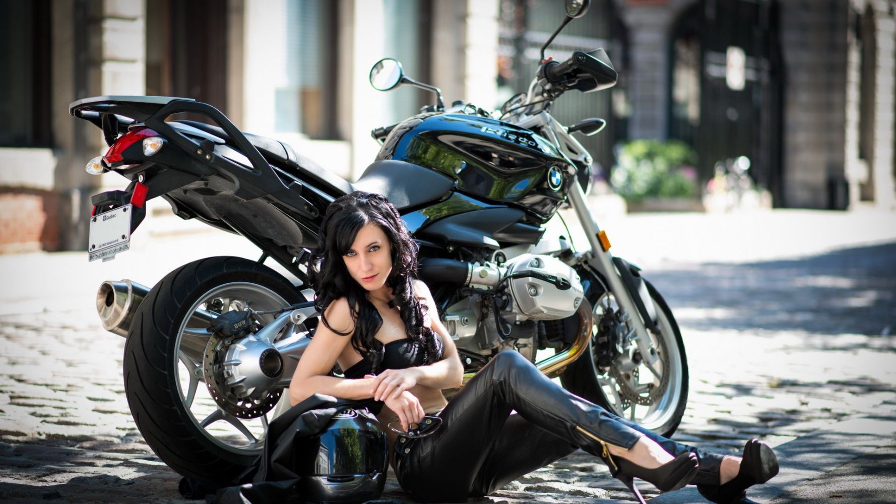 European women on bikes in Dusseldorf