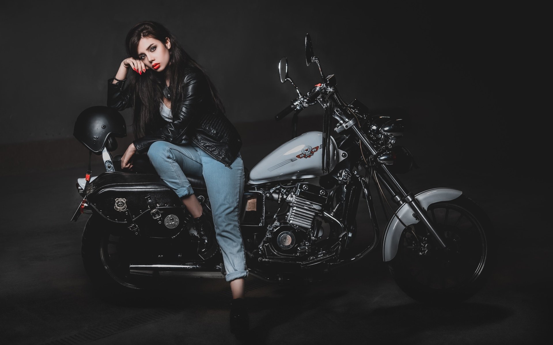 Biker girls: style and drive in Dusseldorf