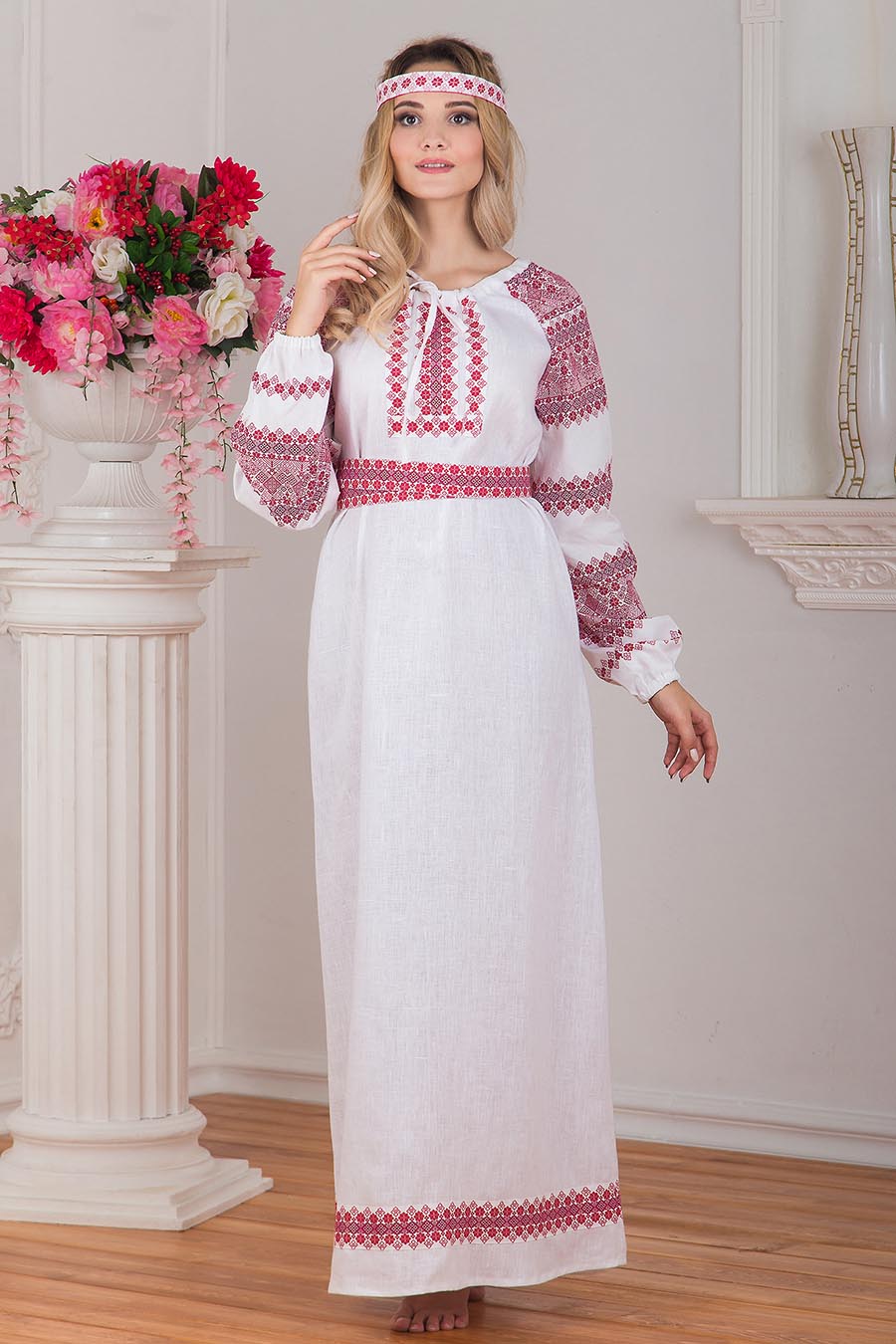 Women in Slavic costumes in Dusseldorf