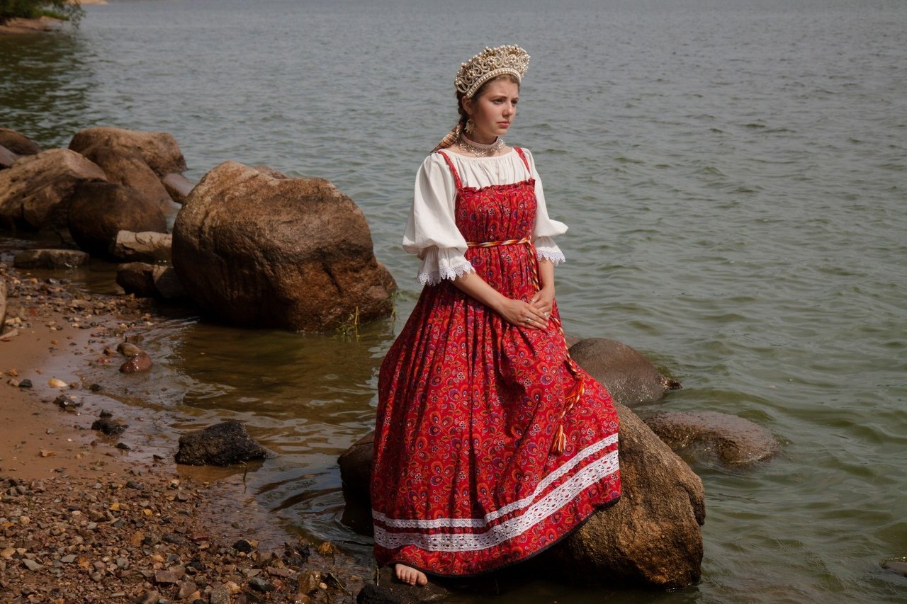 Women in Slavic costumes in Dusseldorf