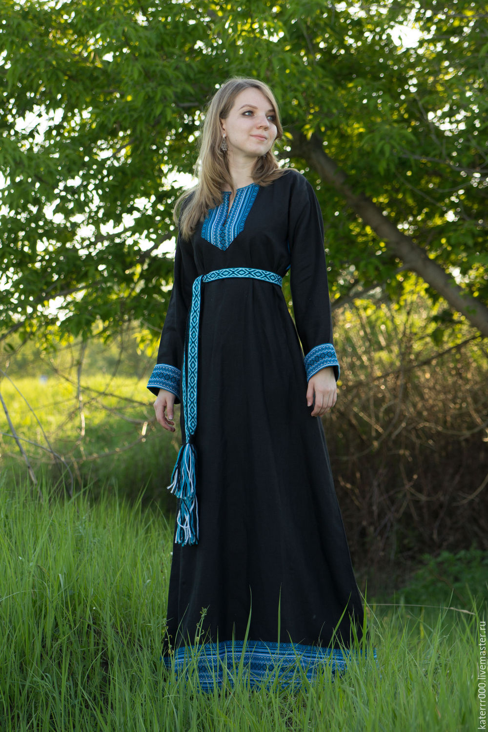 Women in Slavic costumes in Dusseldorf