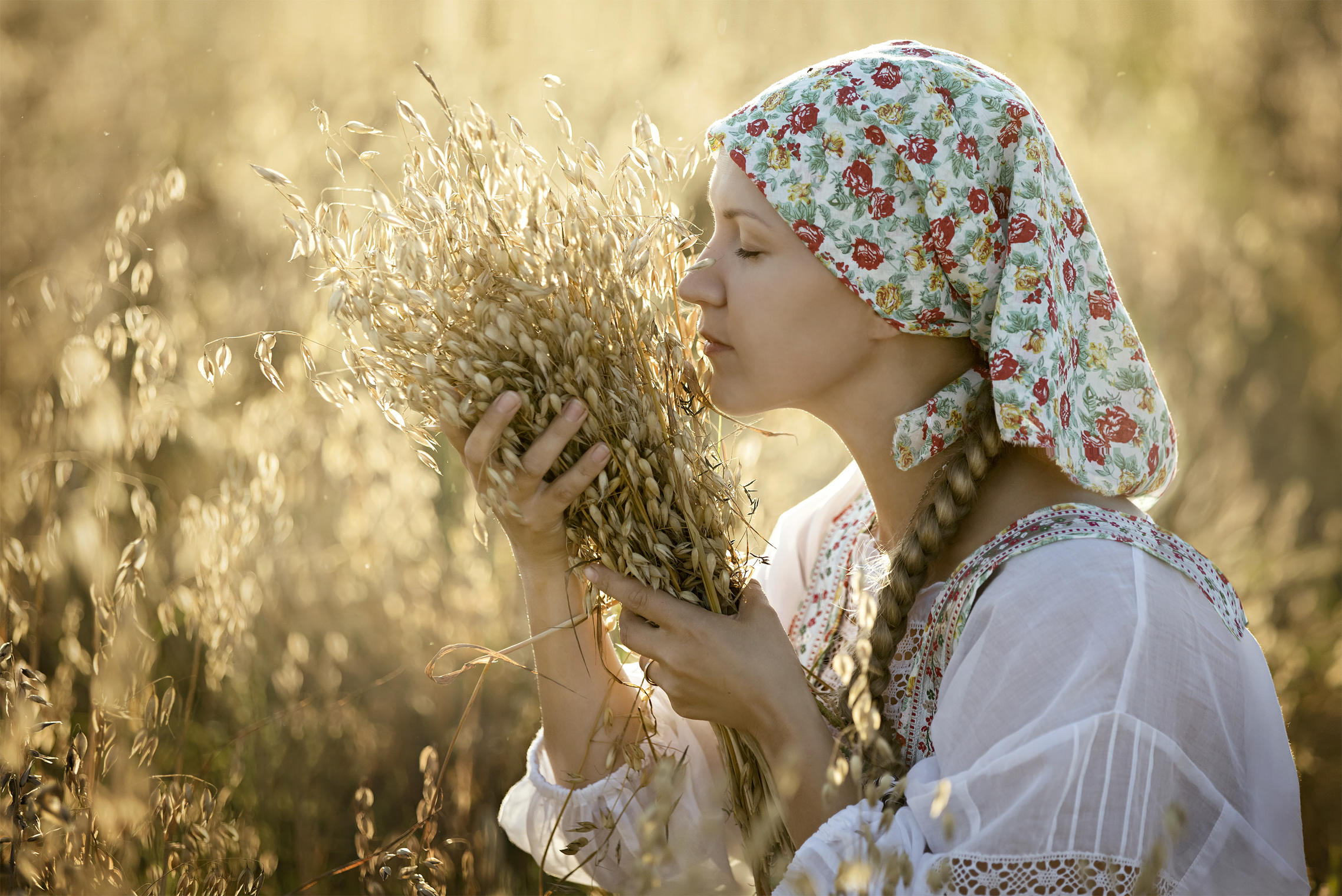 Photo Women in Slavic costumes in Dusseldorf