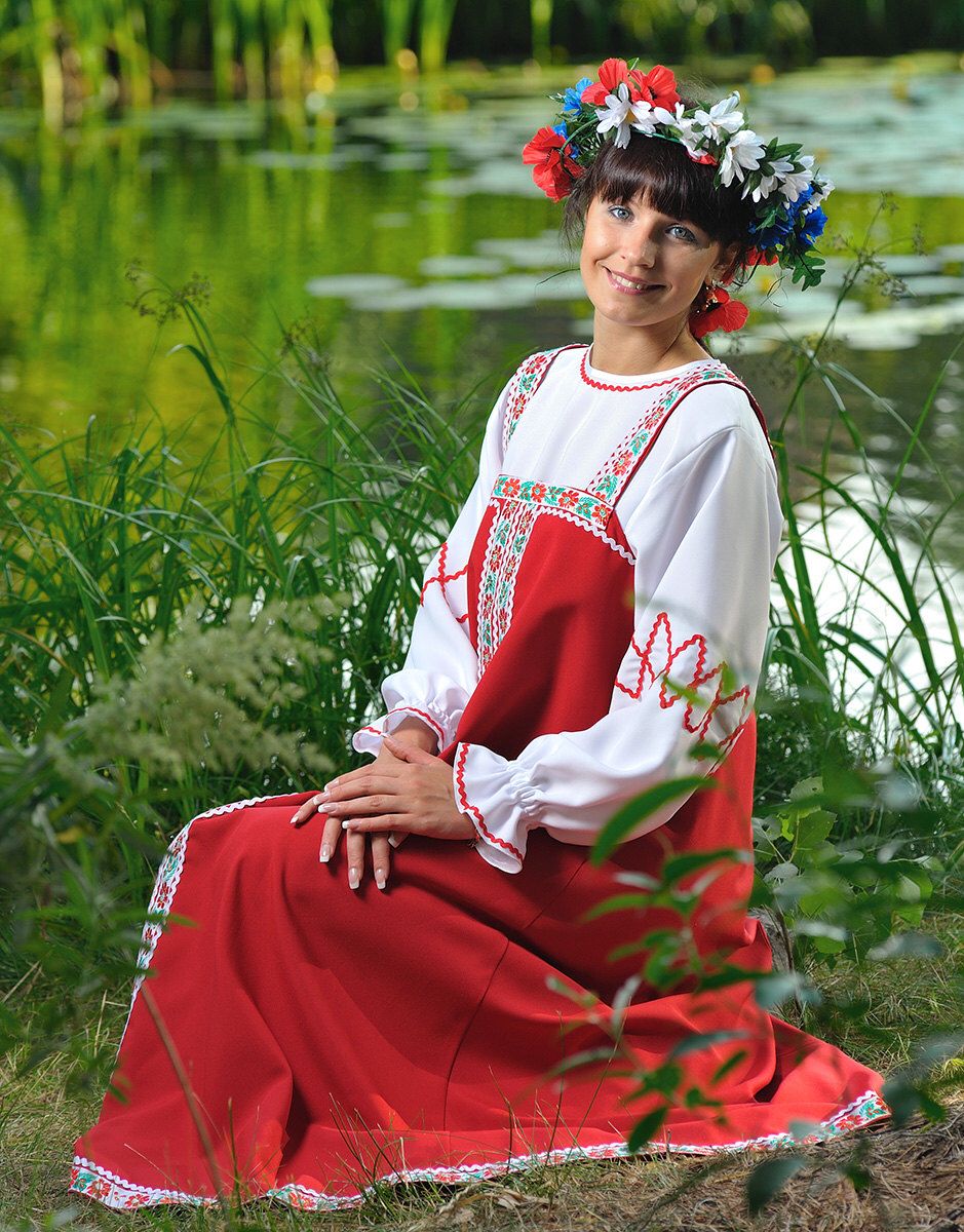 Beautiful girl Girls in Slavic costumes in Dusseldorf